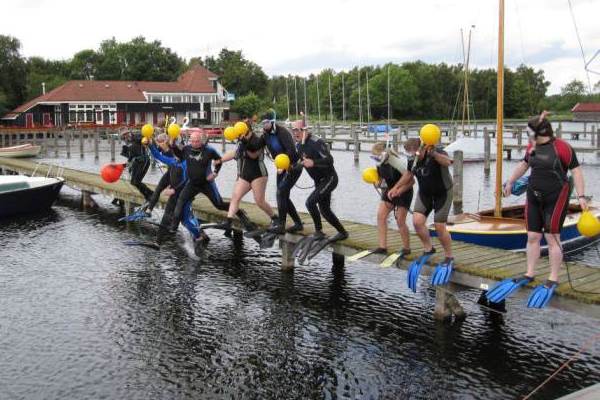 Down Under in het water van 't Twiske, Noord-Holland, juli 2014